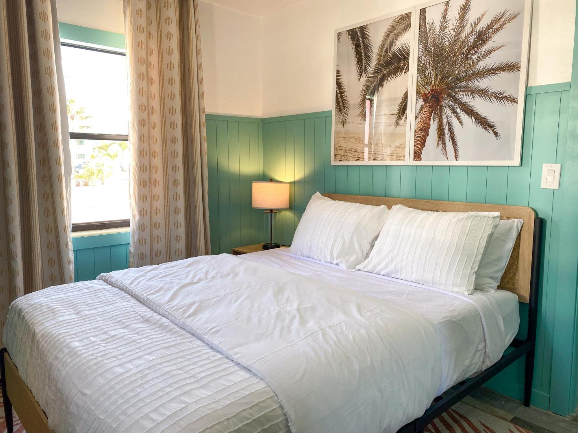 Oasis Palms Resort St. Pete Beach Exterior photo