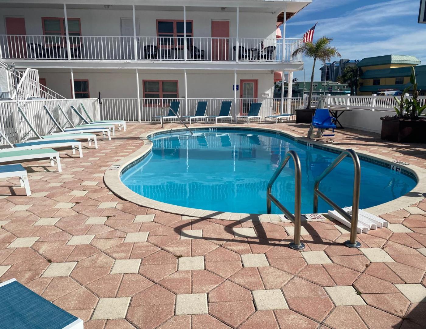 Oasis Palms Resort St. Pete Beach Exterior photo